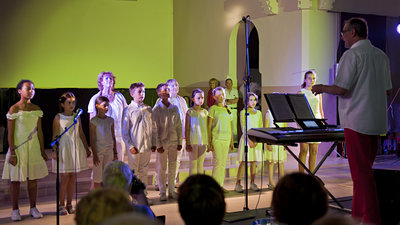 La chorale des enfants de l’école Saint Louis Blaise Pascal. <br />Directrice Madame Perucki